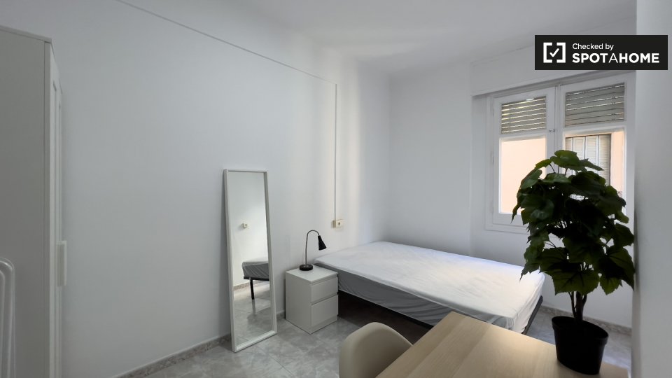 Double room Barcelona, 14 beds, 380m² — photo 15