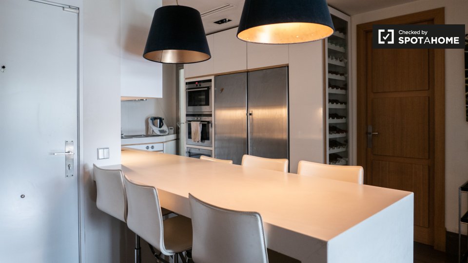 Double room Madrid, 5 beds, 200m² — photo 10