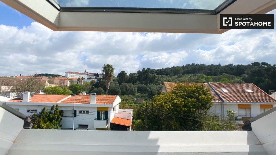 Double room Lisbon, 4 beds — photo 9