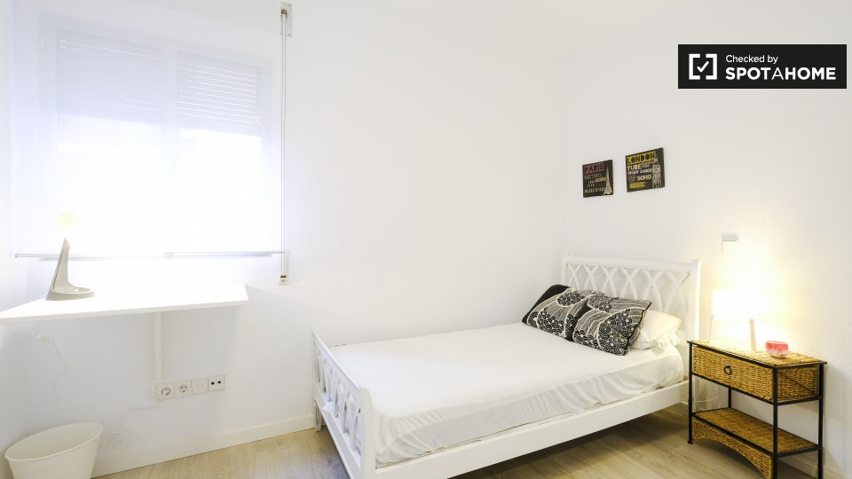 Double room Madrid, 6 beds, 160m² — photo 2