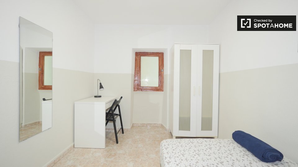 Double room Barcelona, 3 beds, 55m² — photo 17