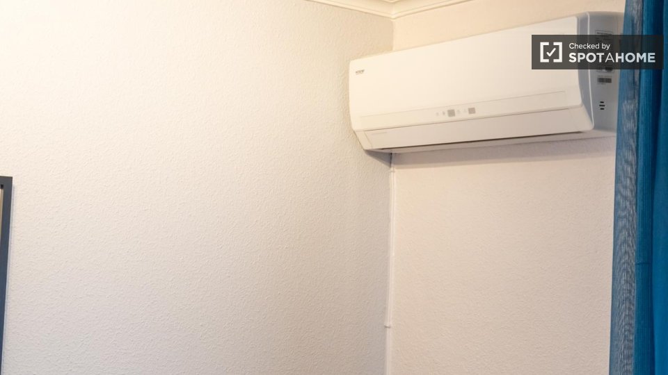 Double room Madrid, 3 beds — photo 18