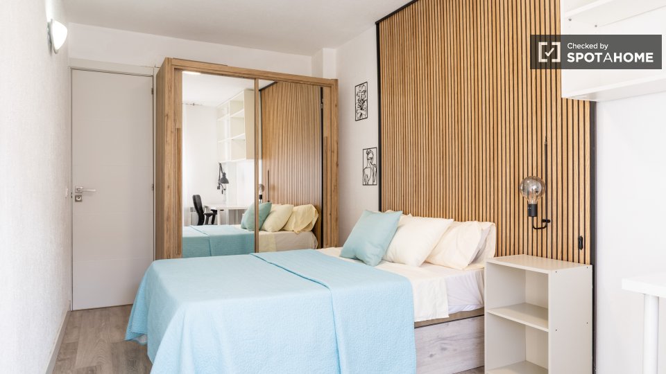 Double room Madrid, 5 beds, 101m² — photo 56