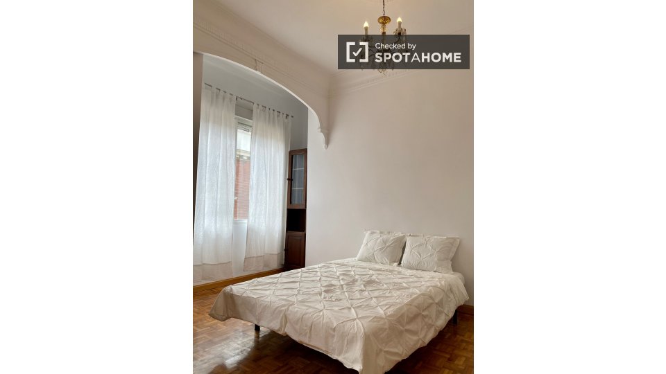 Double room Madrid, 5 beds, 120m² — photo 17