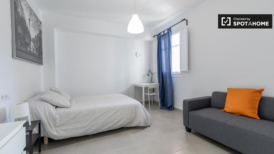 Double room Valencia, 4 beds, 100m² — photo 2