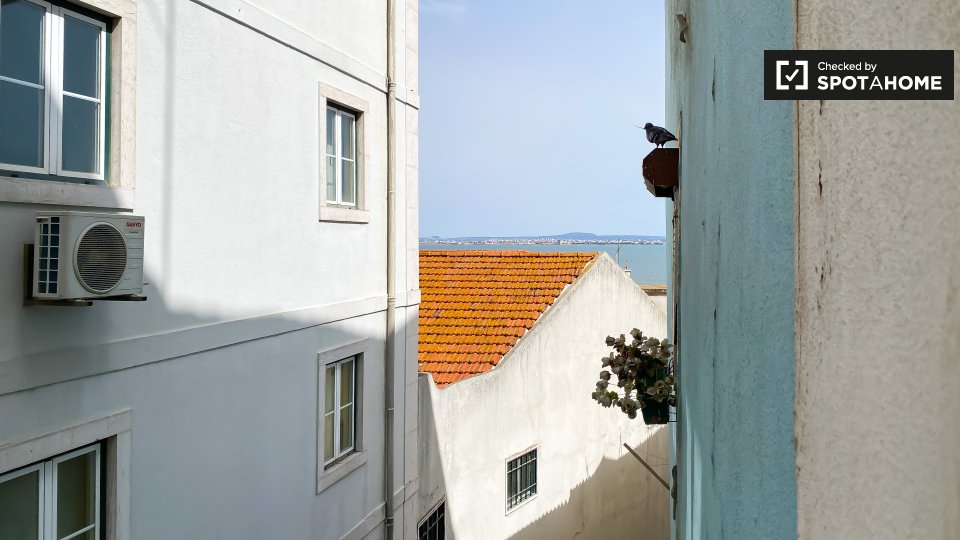 Apartment Lisbon, 2 beds, 70m² — photo 14