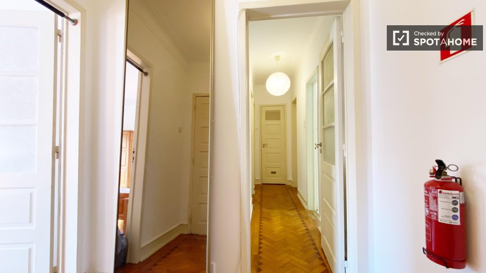 Double room Lisbon, 4 beds — photo 53