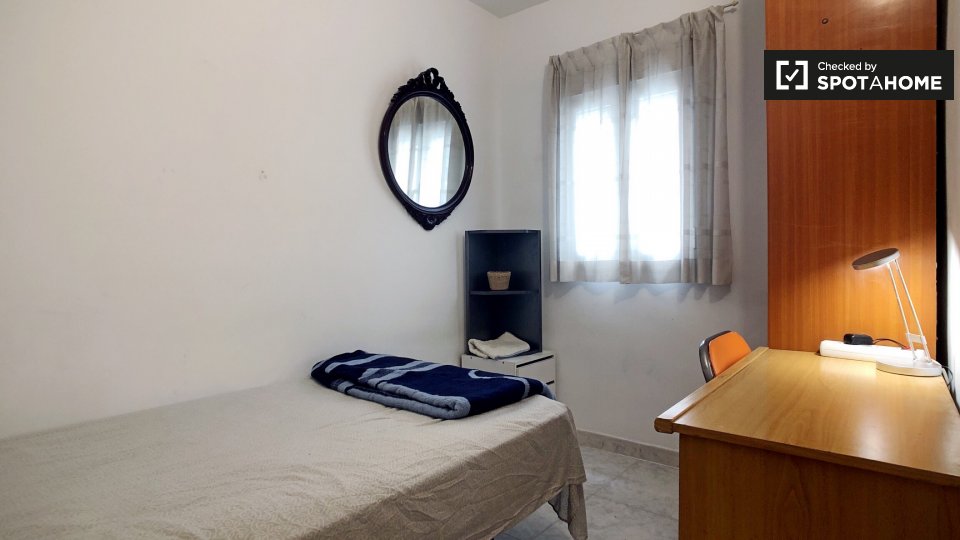 Double room Madrid, 3 beds, 40m² — photo 16