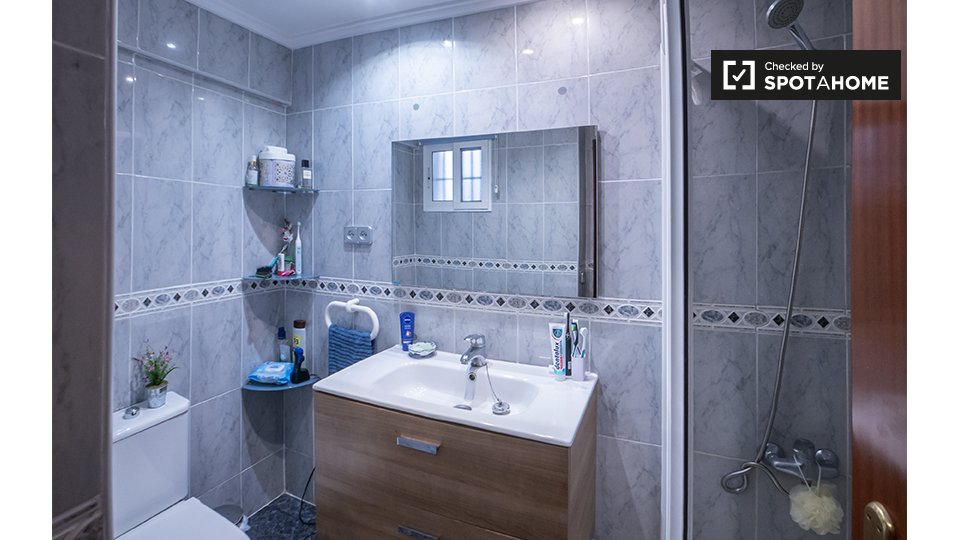 Double room Valencia, 3 beds, 90m² — photo 15