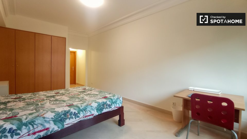 Double room Lisbon, 5 beds, 300m² — photo 8