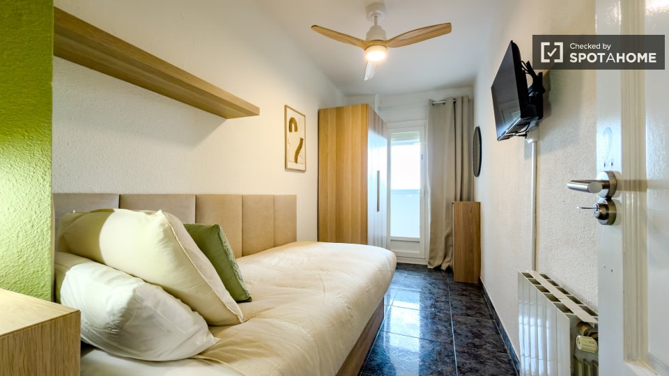 Double room Barcelona, 4 beds — photo 18