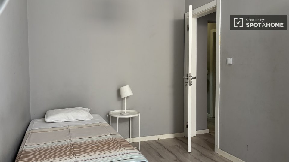 Double room Lisbon, 5 beds, 85m² — photo 72