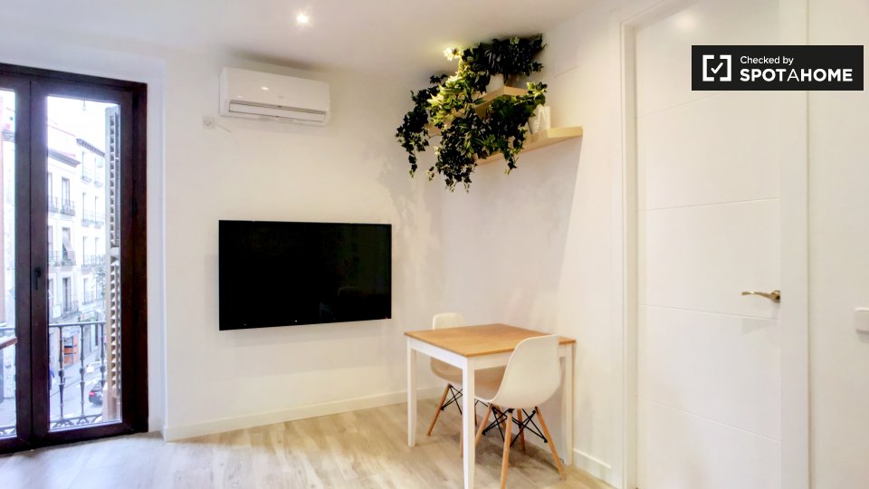 Apartment Madrid, 1 bed, 65m² — photo 1