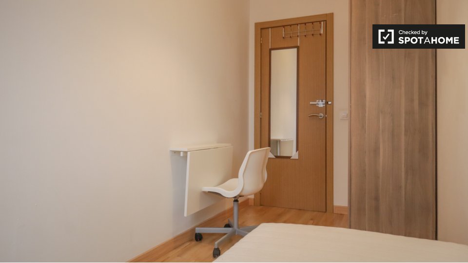 Double room Madrid, 7 beds, 160m² — photo 2