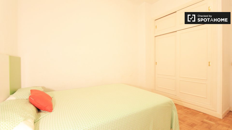 Double room Madrid, 4 beds, 110m² — photo 4