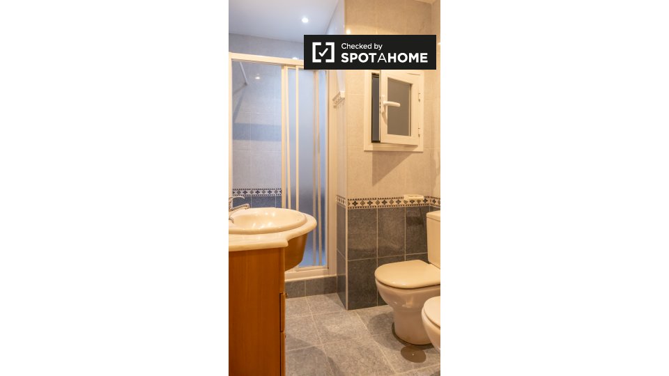 Double room Madrid, 6 beds, 152m² — photo 20