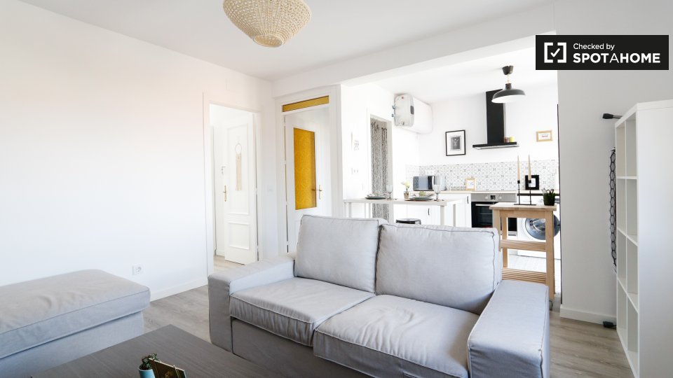 Double room Madrid, 3 beds, 85m² — photo 3