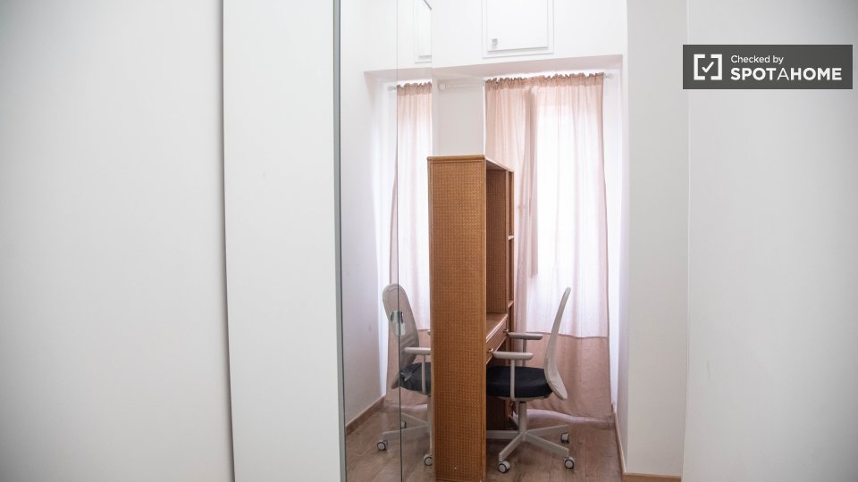Double room Rome, 3 beds — photo 8