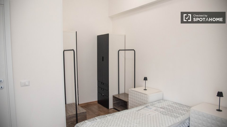 Double room Rome, 3 beds — photo 10