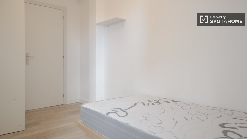 Double room Madrid, 4 beds, 65m² — photo 6