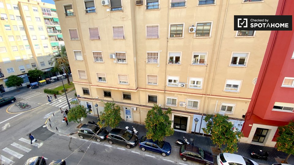 Double room Valencia, 3 beds — photo 9