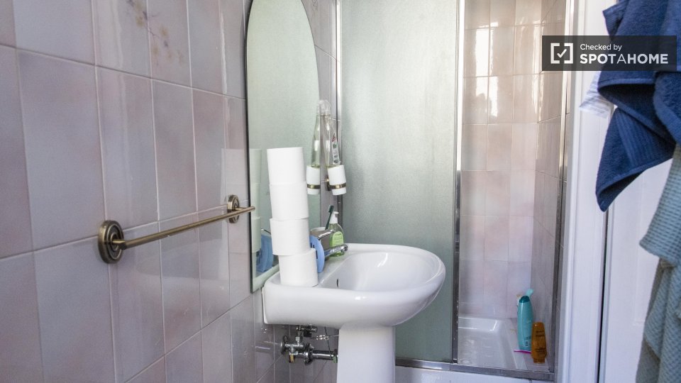 Double room Rome, 3 beds — photo 16