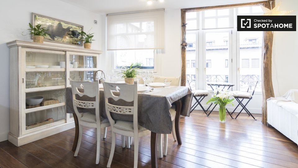 Apartamento de 3 dormitorios en alquiler en Casco Viejo, Bilbao