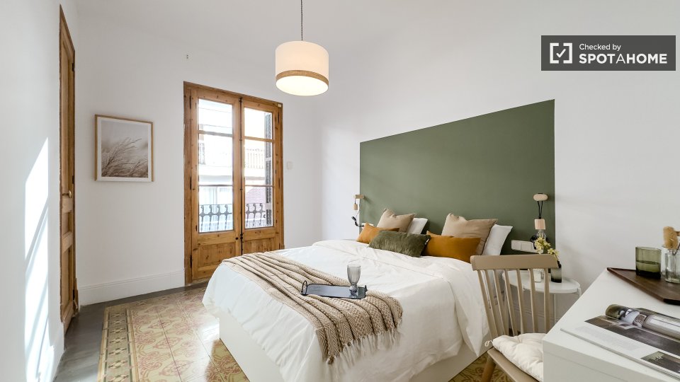 Double room Barcelona, 7 beds, 120m² — photo 1
