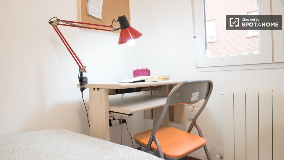 Double room Madrid, 3 beds — photo 15
