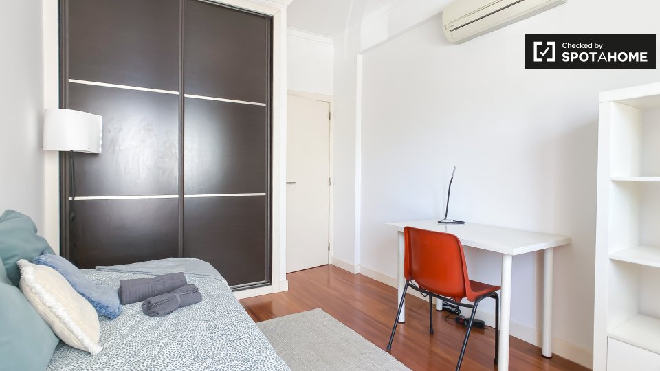 Double room Lisbon, 4 beds — photo 6