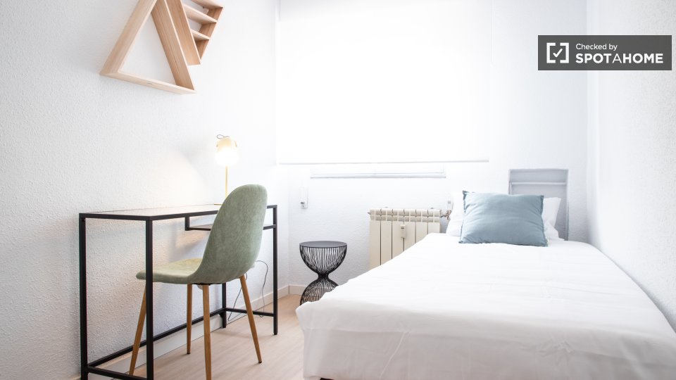 Double room Madrid, 4 beds — photo 17