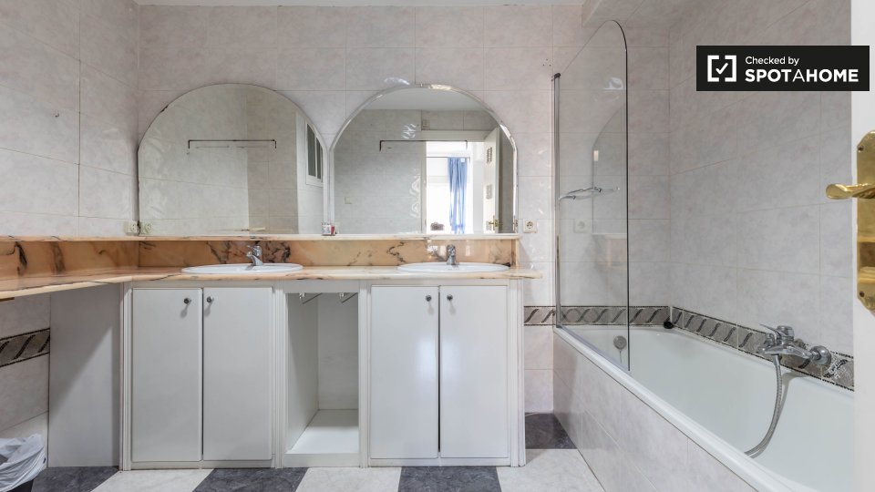 Double room Valencia, 5 beds, 95m² — photo 5