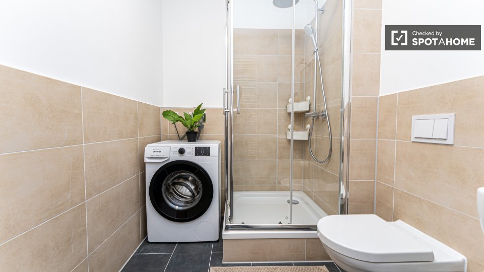 Double room Berlin, 5 beds, 80m² — photo 5