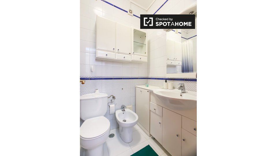 Apartment Lisbon, 2 beds, 61m² — photo 14