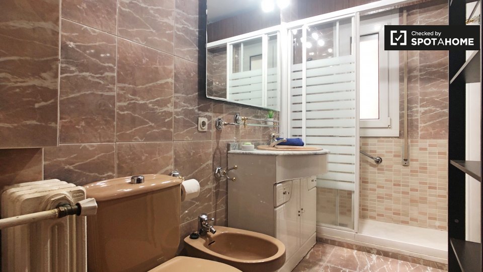 Double room Madrid, 5 beds, 133m² — photo 14