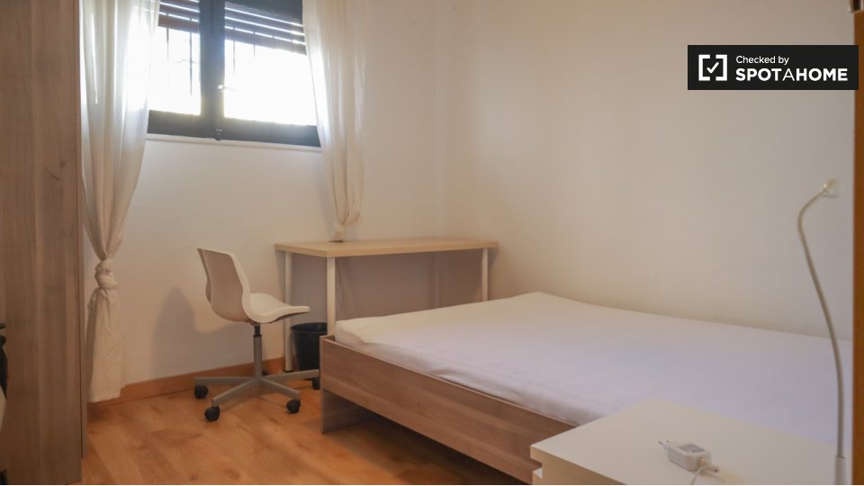 Double room Madrid, 7 beds, 160m² — photo 19