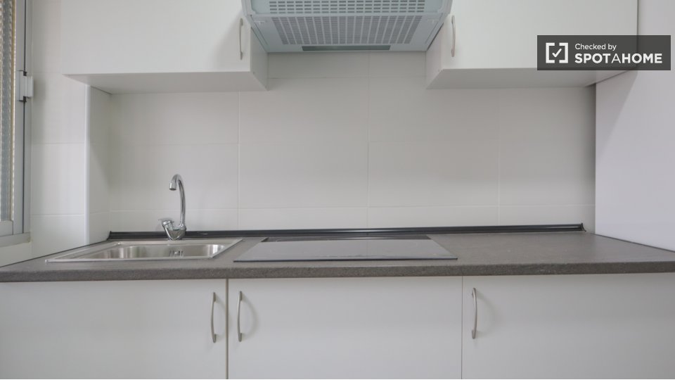 Double room Madrid, 4 beds, 65m² — photo 3