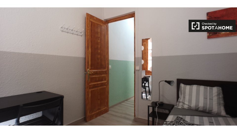 Double room Barcelona, 3 beds, 65m² — photo 18
