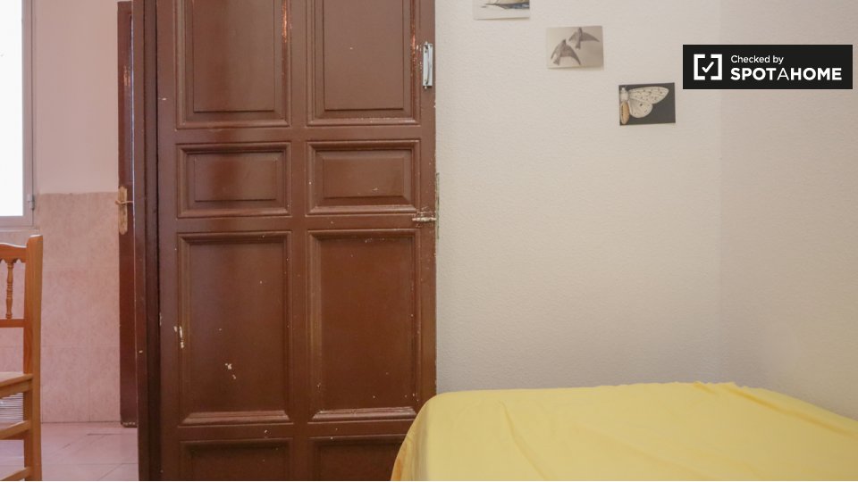 Double room Madrid, 5 beds, 90m² — photo 1
