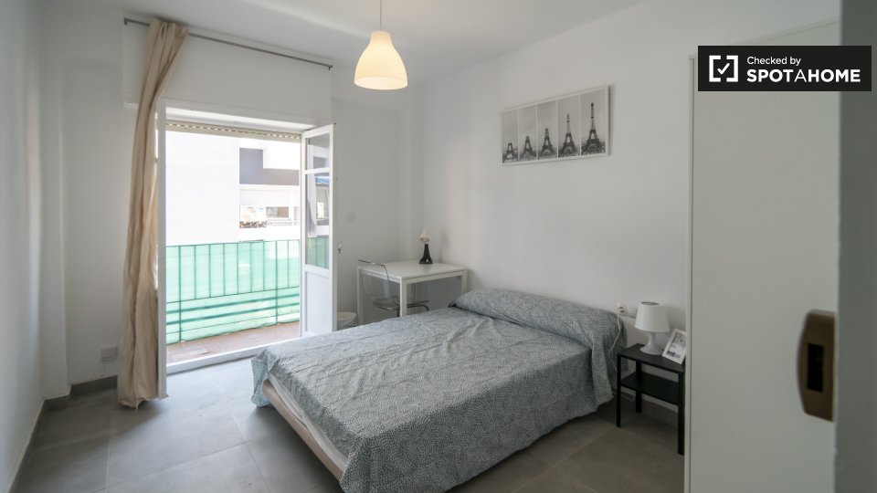 Double room Valencia, 3 beds — photo 9
