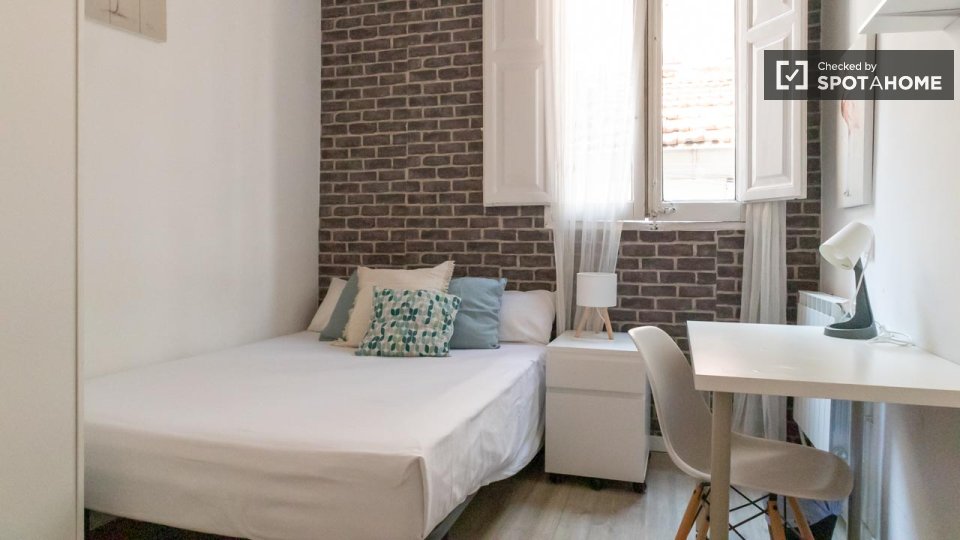 Double room Madrid, 5 beds, 100m² — photo 54