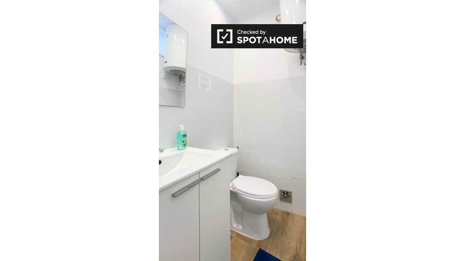 Double room Lisbon, 6 beds, 123m² — photo 18