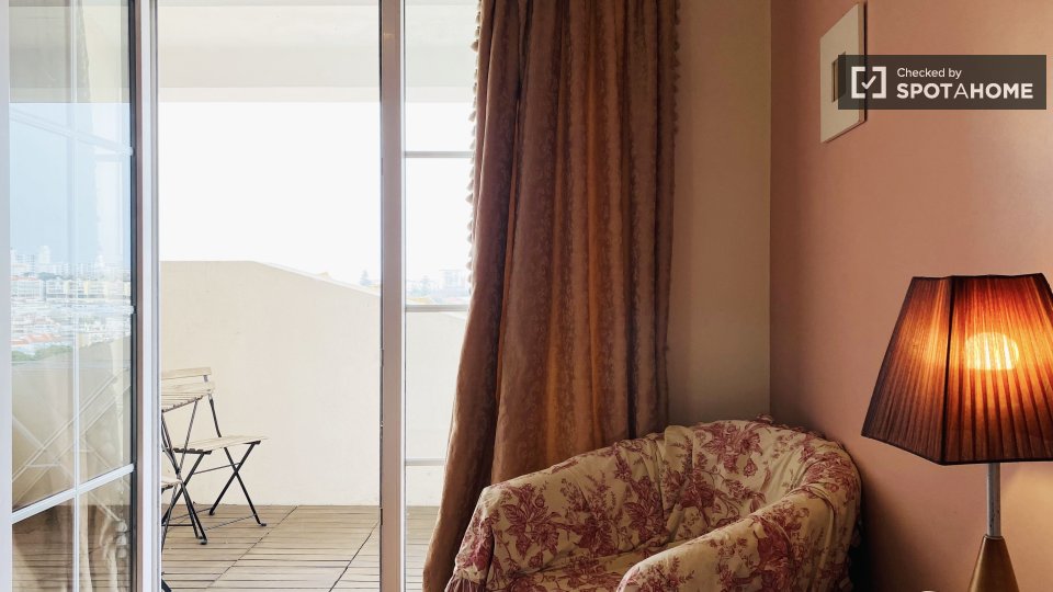 Double room Lisbon, 3 beds — photo 4