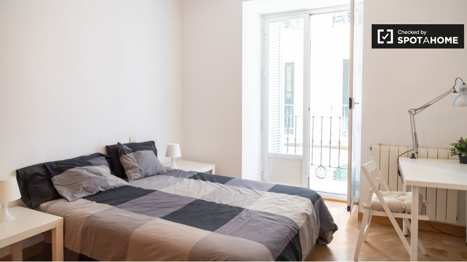 Double room Madrid, 7 beds, 125m² — photo 1
