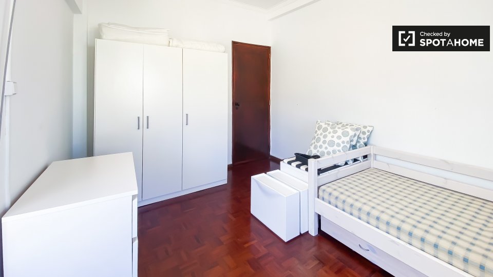Double room Lisbon, 4 beds, 100m² — photo 1