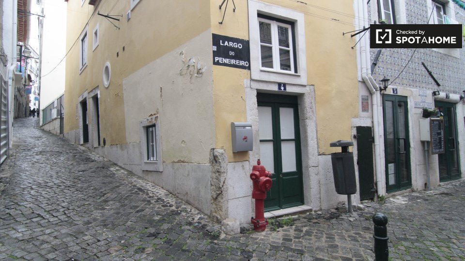 Apartment mono Lisbon, 35m² — photo 15