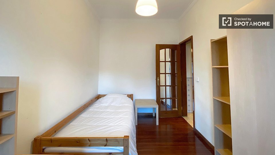 Double room Lisbon, 1 bed, 60m² — photo 54