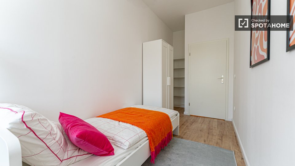 Double room Berlin, 5 beds, 98m² — photo 7