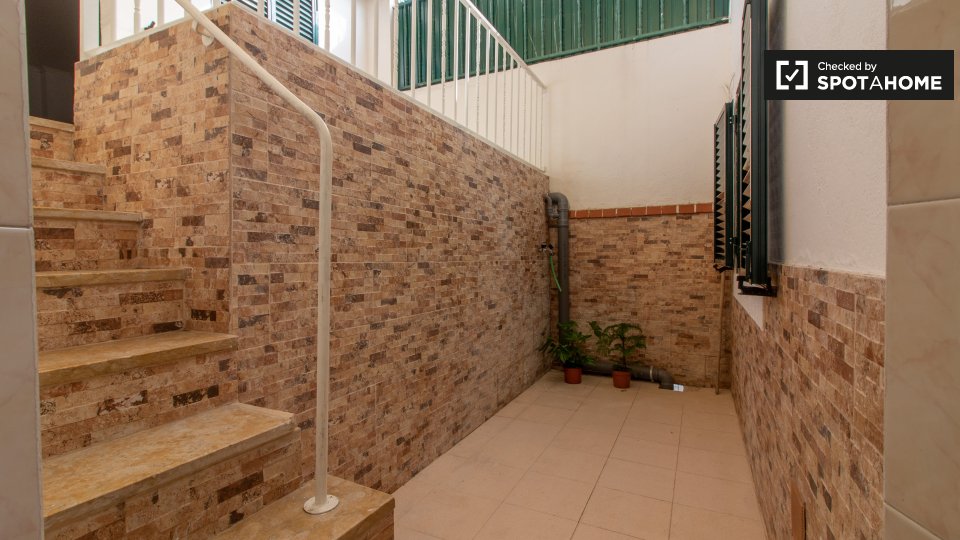 Apartment Lisbon, 5 beds, 90m² — photo 17