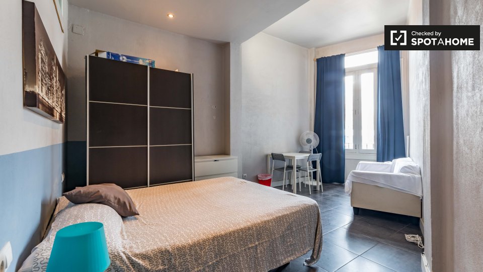 Double room Valencia, 6 beds, 100m² — photo 17
